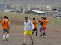 فوتبال در روستای آونلیق-نوروز 1393