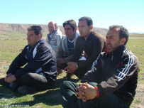 دوستداران فوتبال در روستای آونلیق