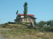 ورودی روستای نشق(میانه)