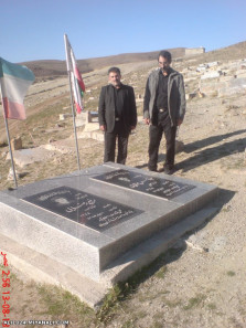 من و داداشم سعادت زیارت مقبره متبّرکه شُــهدای روستای خوبستان( هاواستان )