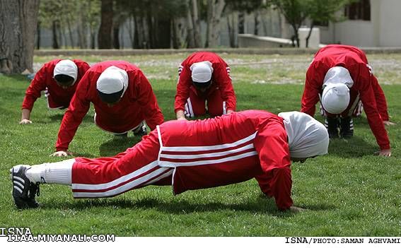 عکسی جالب و بدون سانسور از شنای زنان در ایران ......