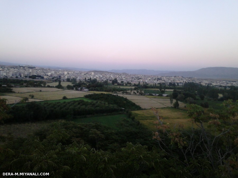 تماشای غروب میانه از بام میانه (همین الان)