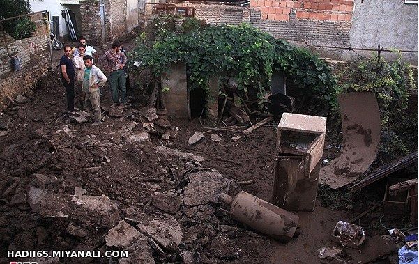 اینجا مازندران است ..بهشهر..شهر به زیر اب رفت اما شرف و غیرت همچنان استوار ..کجای تو که فریاد میکشید