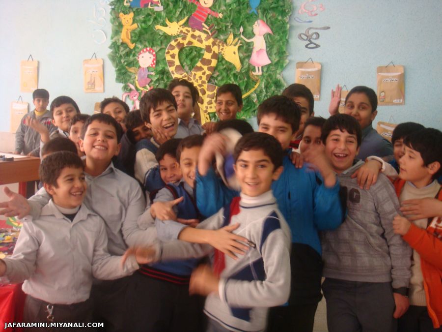 تصاویر دانش آموزان در سالتحصیلی 91-90 مدرسه راهنمایی پسرانه فرهنگ میانه (شهدای فرهنگی)