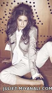 hazal kaya4