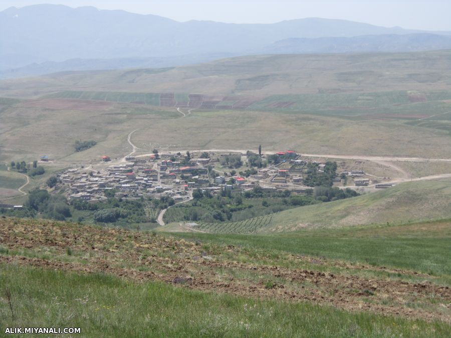 تصویر روستای ینگجه ازفاصله نسبتادور