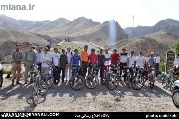 گزارش تصویری/با هدف پاکسازی اطراف پل دختر سومین برنامه گروه رفتگران طبیعت میانه برگزار شد