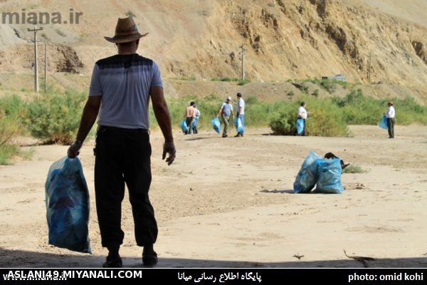 گزارش تصویری/با هدف پاکسازی اطراف پل دختر سومین برنامه گروه رفتگران طبیعت میانه برگزار شد