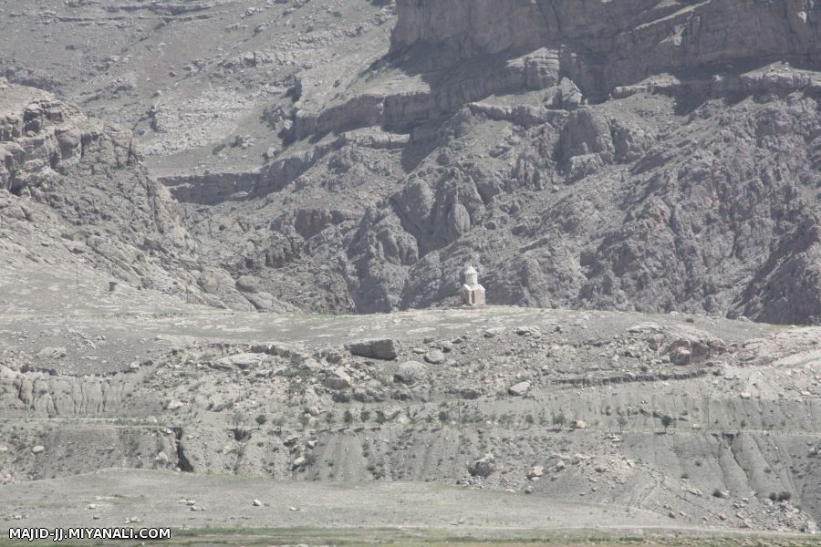 نمای دور کلیسای زوزو (بارون)