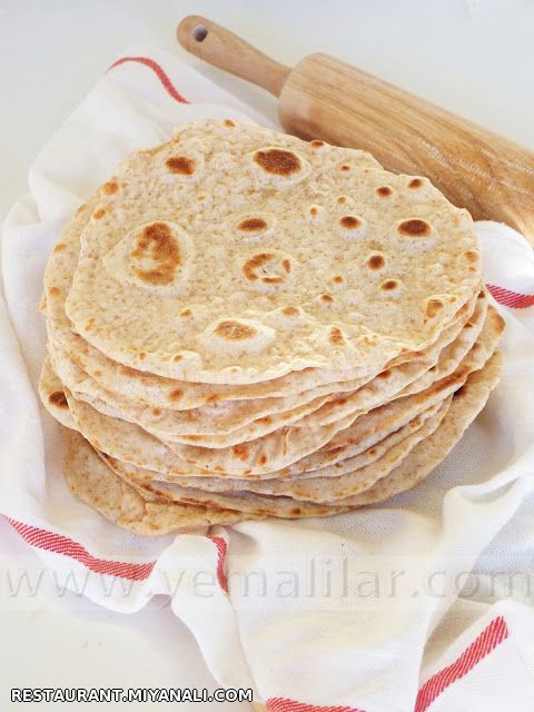 نان محلی تازه تهیه شده با شیر و روغن حیوانی