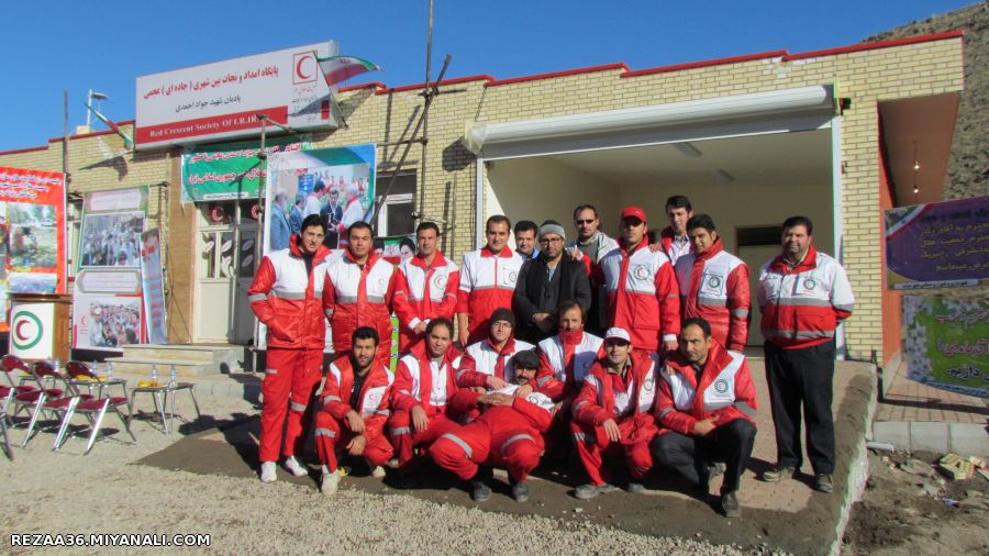 عکس دسته جمعی امدادگران میانه در روز افتتاح پایگاه امد ونجات مانه