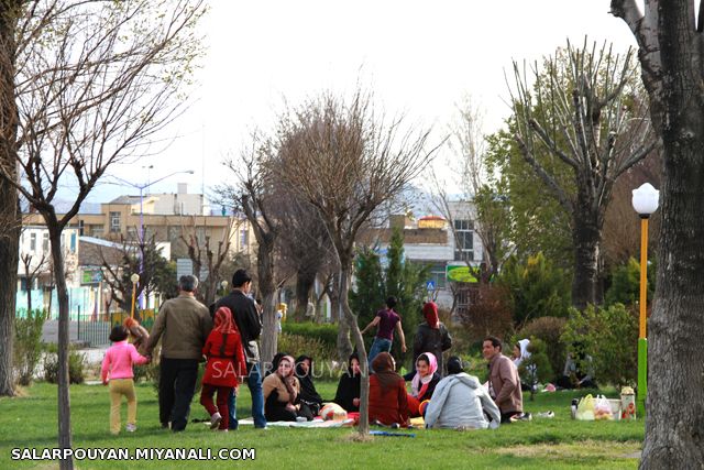 مردم میانه روز «سیزده بدر» را در دامان طبیعت گذراندند